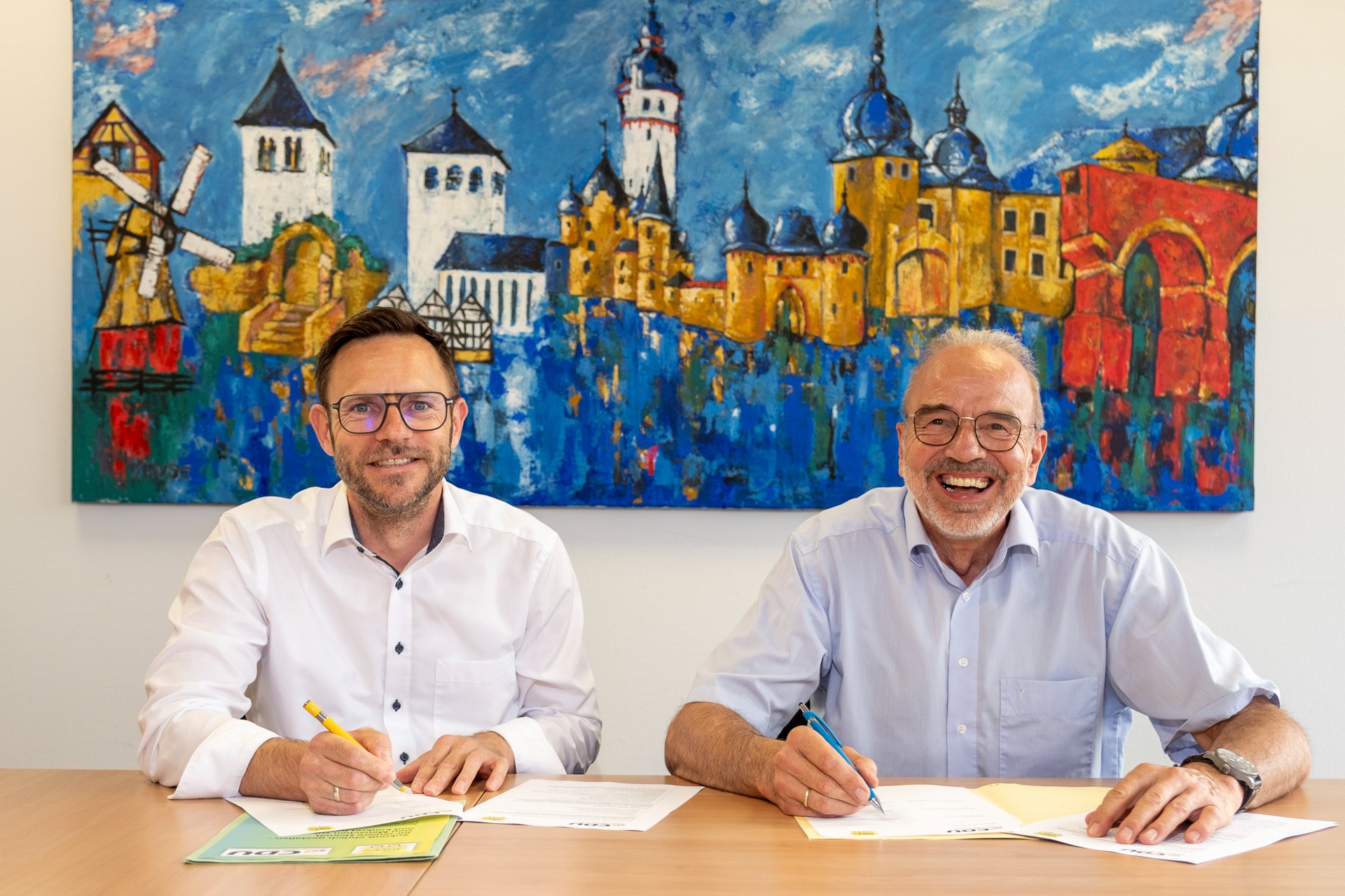 Kooperations-Team nach der Unterzeichnung. Foto: R. Larmann, ProfiPress